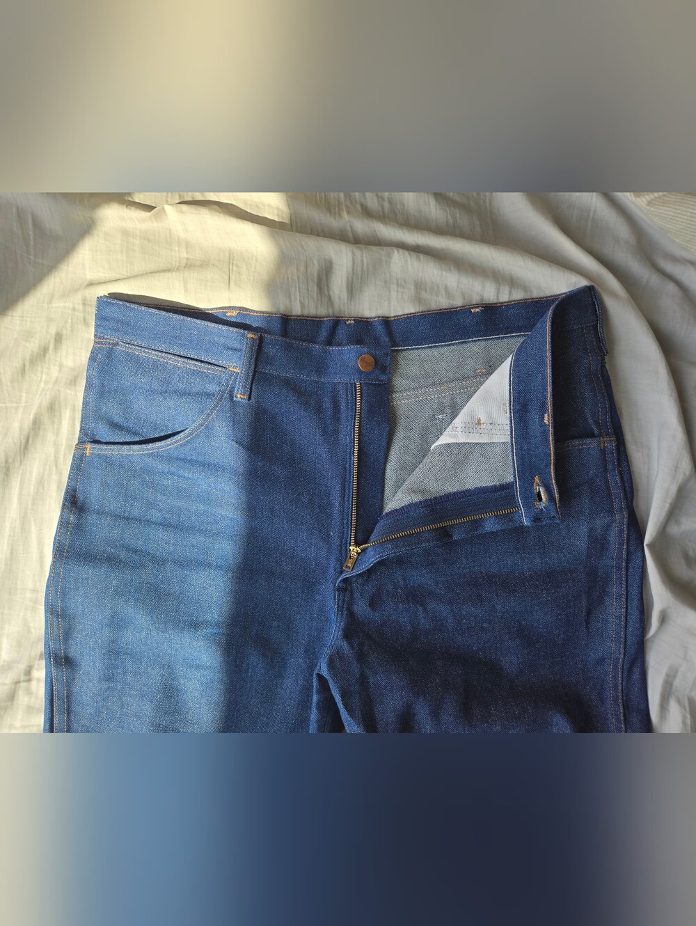 Vintage Men's Wrangler Boot Cut 945NAV Raw Denim Jeans. 38x32 Made In USA